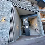 Moderne A Avec Terrasse Et Parking - Fr-1-562-75