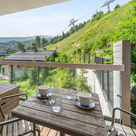 Moderne A Avec Terrasse Et Parking - Fr-1-562-75 Courchevel